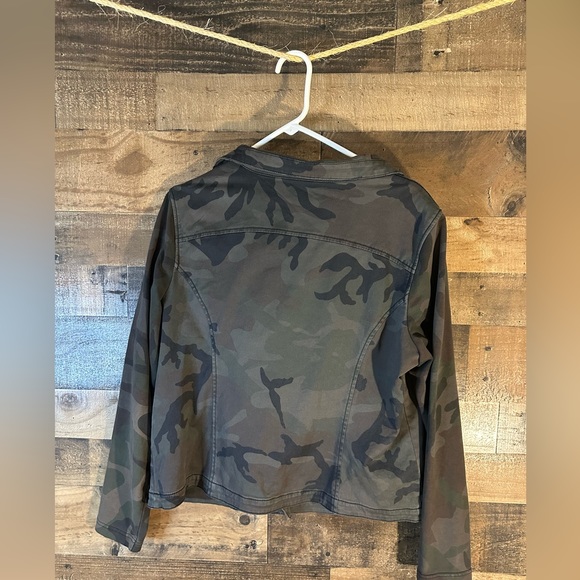 Chico’s Dark Green Camo Moto Jacket Size 2 - Picture 6 of 6